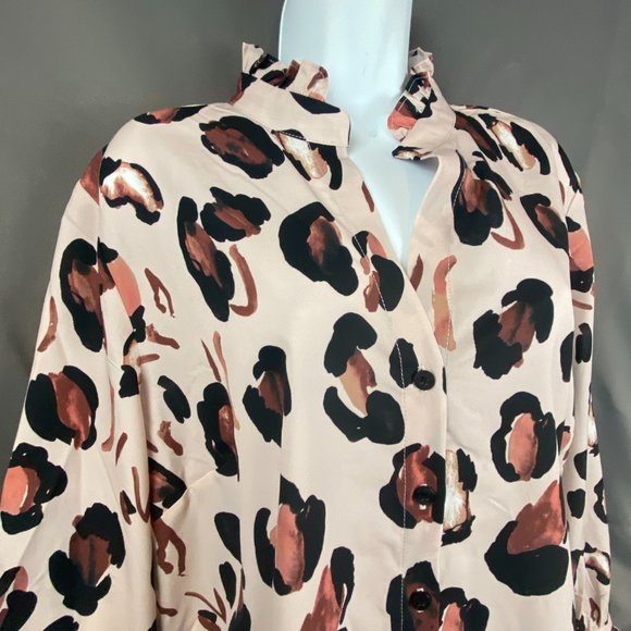 Eloquii Frankie Button Down Blouse In Panthera Animal Print Size 18 - Picture 11 of 12